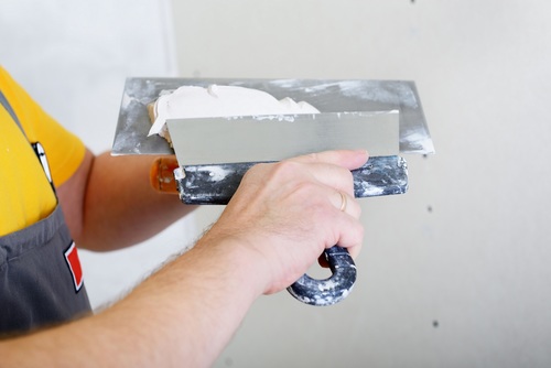 Płyty gipsowo-kartonowe - praktyczne porady, jak można je wykorzystać w wykończeniu ścian